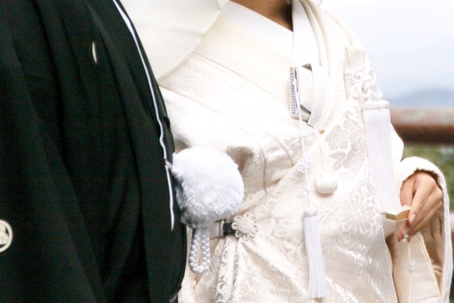 結婚式で白無垢を選ぶ意味とは?小物や柄に込められた想いまで徹底解説