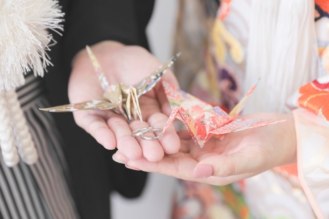 30代花嫁に似合う色打掛は？選び方のポイントや色打掛以外の花嫁衣装も