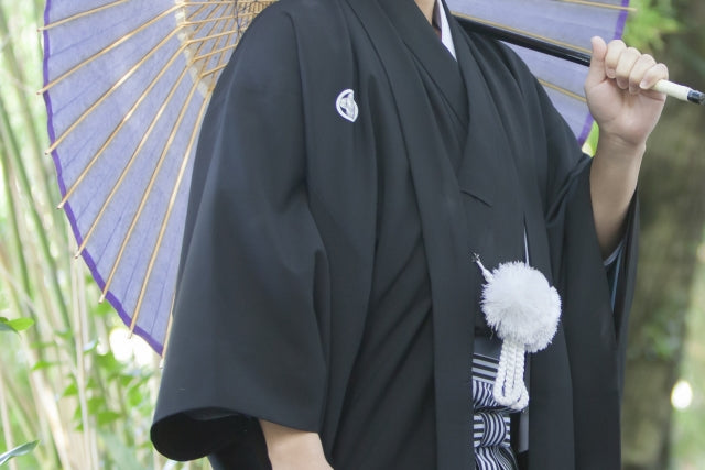 紋付袴とは?新郎の和装の選び方や注意点を徹底解説!