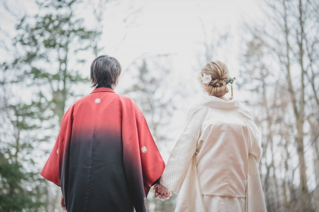 結婚式では和装と洋装の両方の衣装を楽しめる!違いや費用・注意点まで徹底解説
