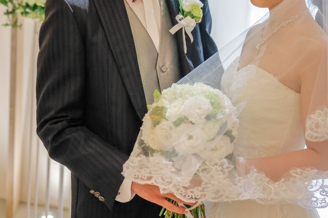 結婚式の衣装代の相場はどれぐらい?枚数や手配方法・注意点まで徹底解説