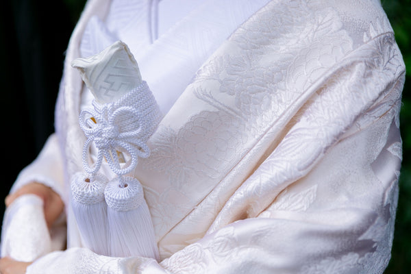 白無垢のポイントは襟！襟の種類や基本的なマナーをご紹介します
