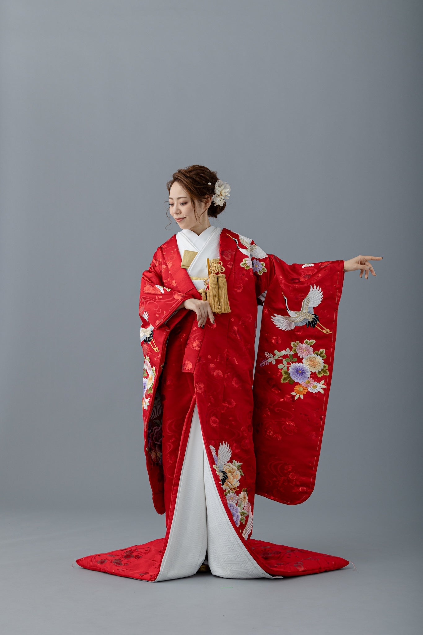 502w6〇牡丹 菊 鶴 色打掛 結婚式 ブライダル お色直し〇美品 鶴に牡丹菊桜｜白無垢・色打掛レンタルなら結婚式着物専門の