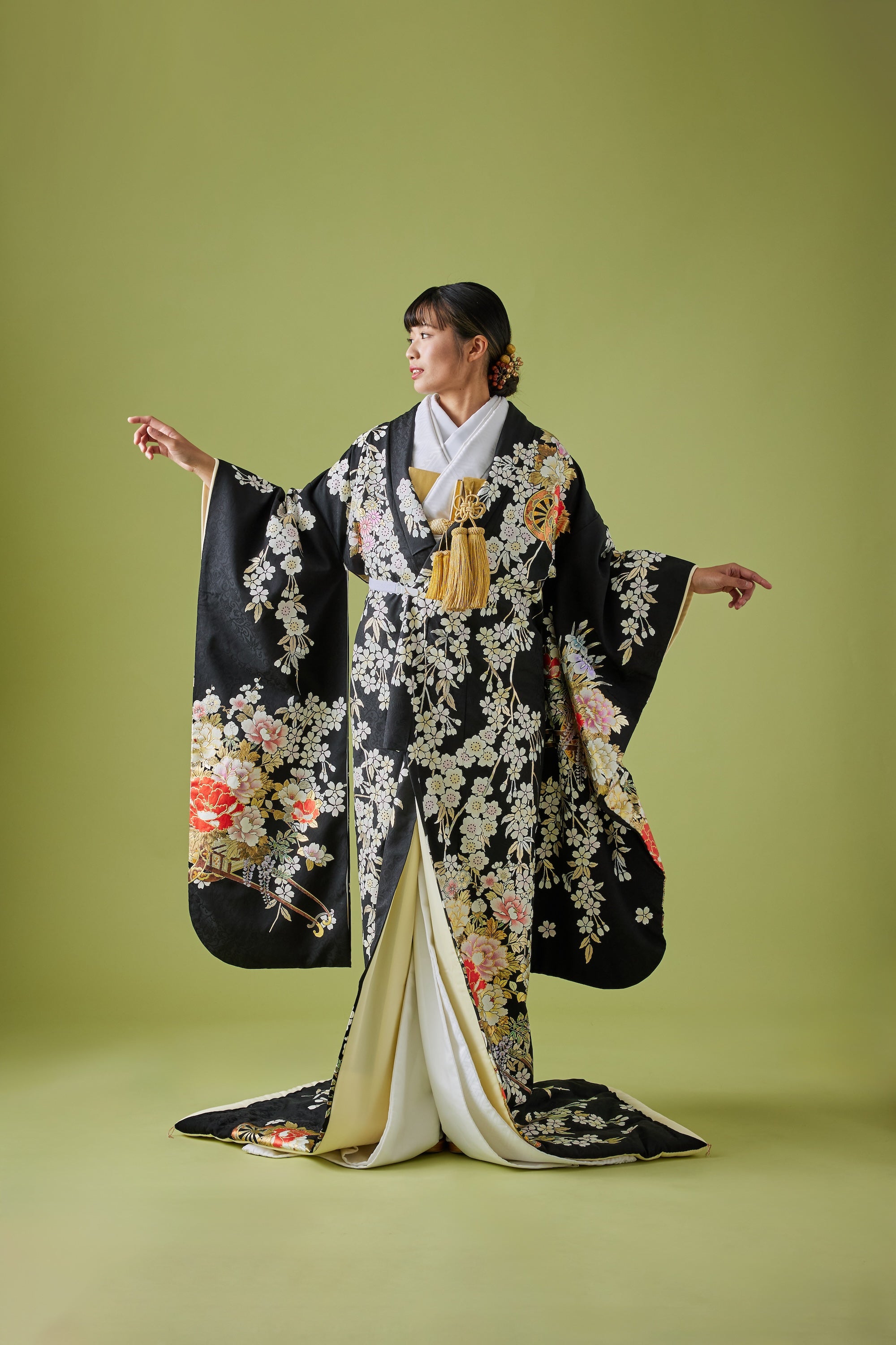 新品　たたき染に枝垂れ桜が描かれた小紋　着物 花車に枝垂れ桜｜白無垢・色打掛レンタルなら結婚式着物専門の【THE