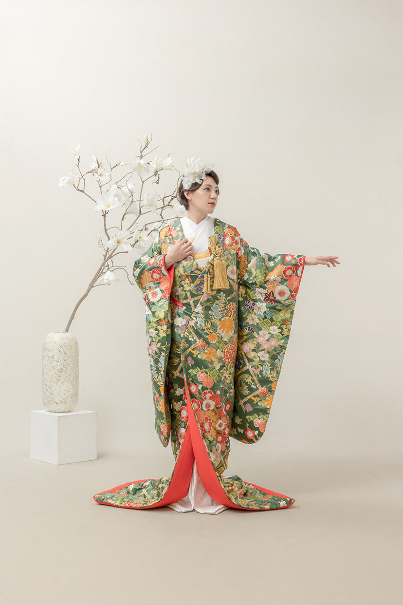 色打掛　金色の花柄着物 着物（色打掛）カタログ（ゴールド） | デコルテフォト