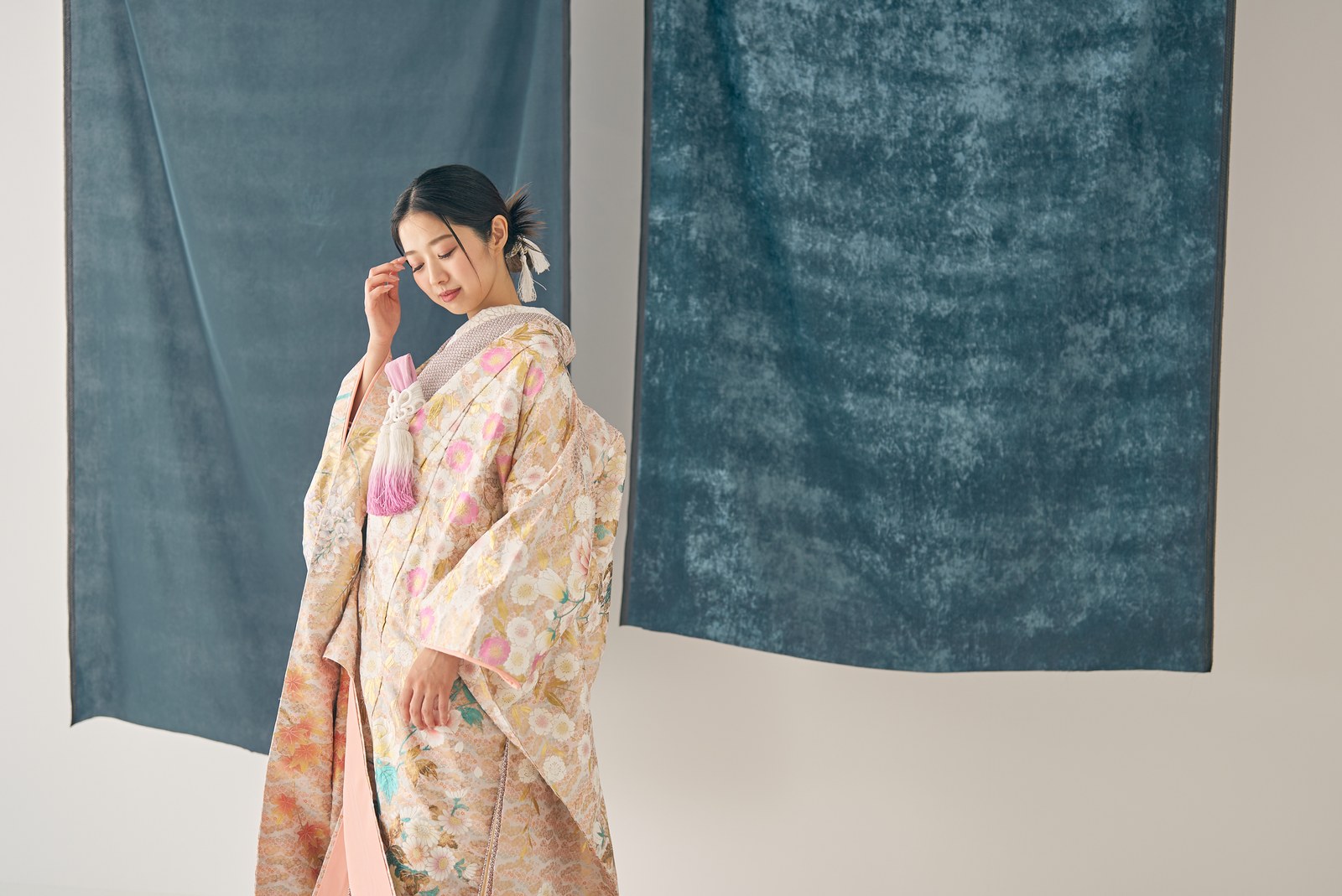 色打掛の着姿とヘアメイク