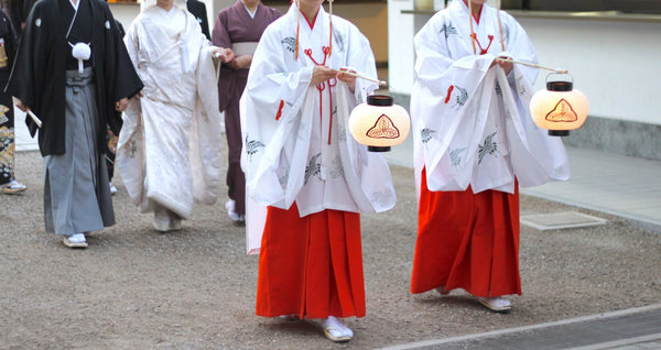 白無垢の歴史を徹底解説！結婚式で着る理由や3つの意味を詳しく紹介