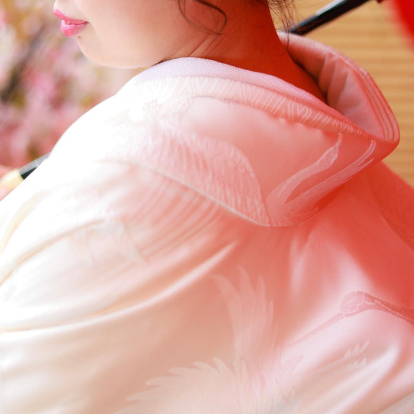 白無垢に描かれる鶴に込められた意味とは？伝統的な文化や歴史を詳しく