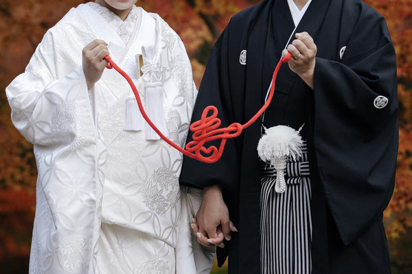 白無垢着用の結婚式での男性側の服装とは？新郎側のマナーやゲスト衣装・選び方を解説