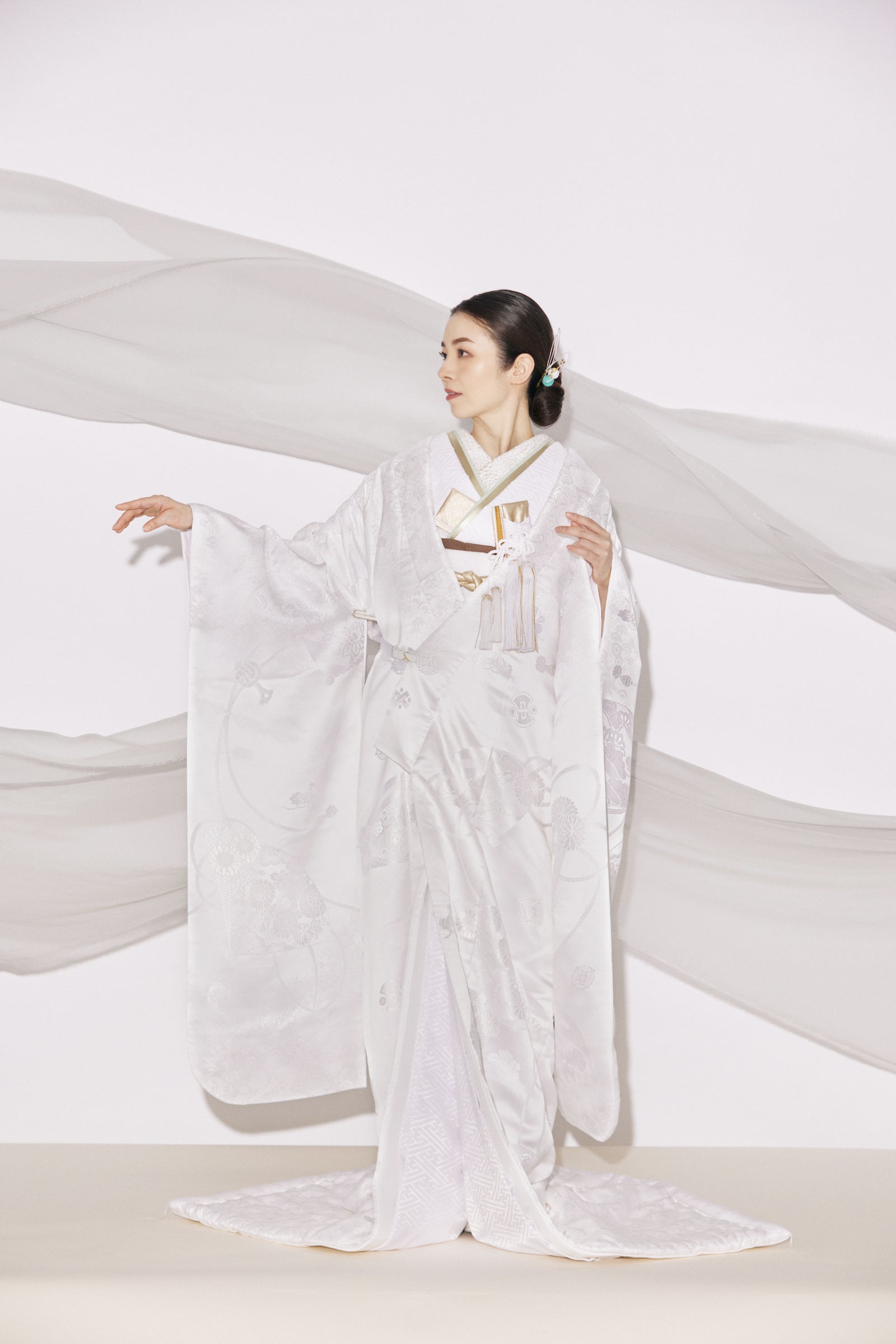 【3-69】キモノマルシェ【和装　婚礼衣装　白無垢】身丈：174㎝　裄：65㎝ 組紐と扇面