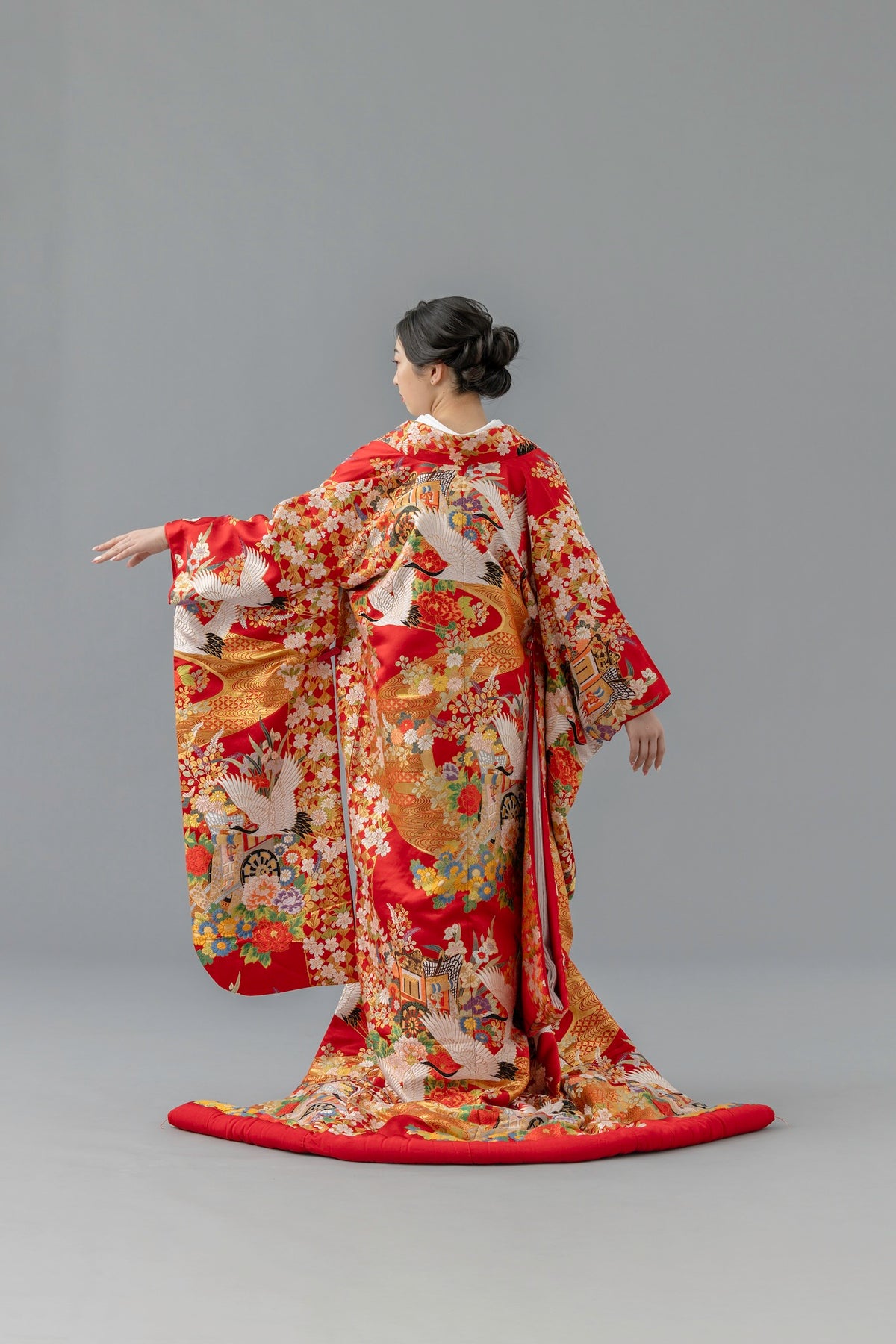 着物 鶴と花の模様 色打掛結婚式