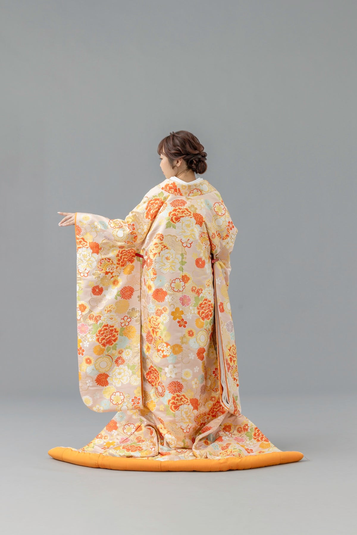 雪輪に四季花｜白無垢・色打掛レンタルなら結婚式着物専門の【THE SHOP
