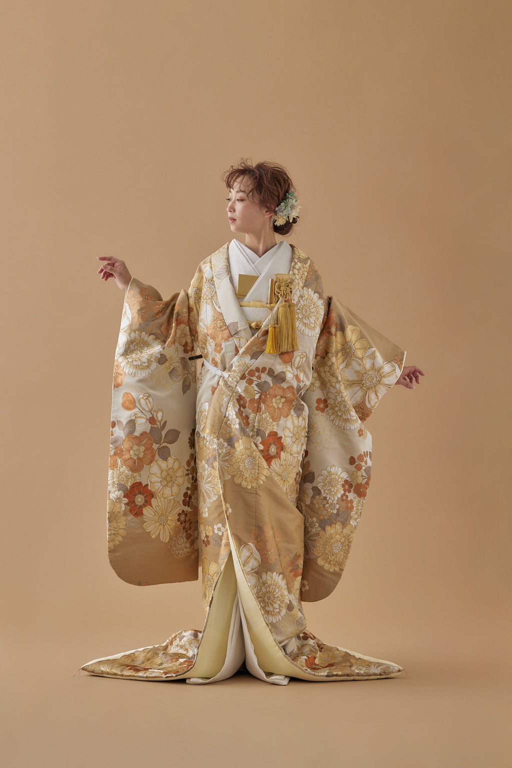 小紋 ブラウン×ベージュ×多色 型染め調 蝶 草花 広衿 正絹 仕立て上がり 着物 袷 身丈162.7cm【中古】 小紋 ブラウン×ベージュ×多色 型染め調 蝶 草花 広衿 正絹 仕立て