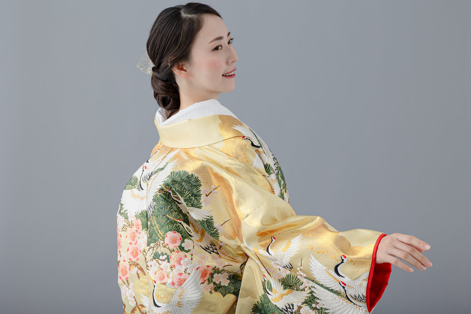 王朝鶴松に孔雀｜白無垢・色打掛レンタルなら結婚式着物専門の【THE