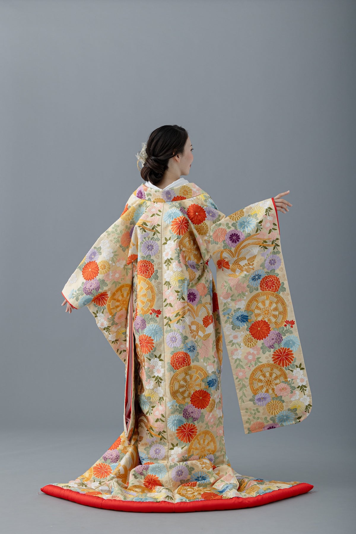 付下げ＊袷着物 刺繍 桜の花模様 菊唐草地紋 薄黄色 ポリエステル＊2SY6 付下げ＊袷着物 刺繍 桜の花模様 菊唐草地紋 薄黄色 ポリエステル