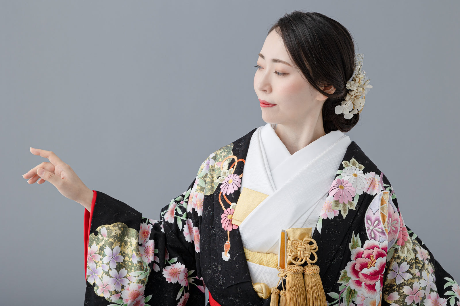 匂い袋桜に雪輪｜白無垢・色打掛レンタルなら結婚式着物専門の【THE