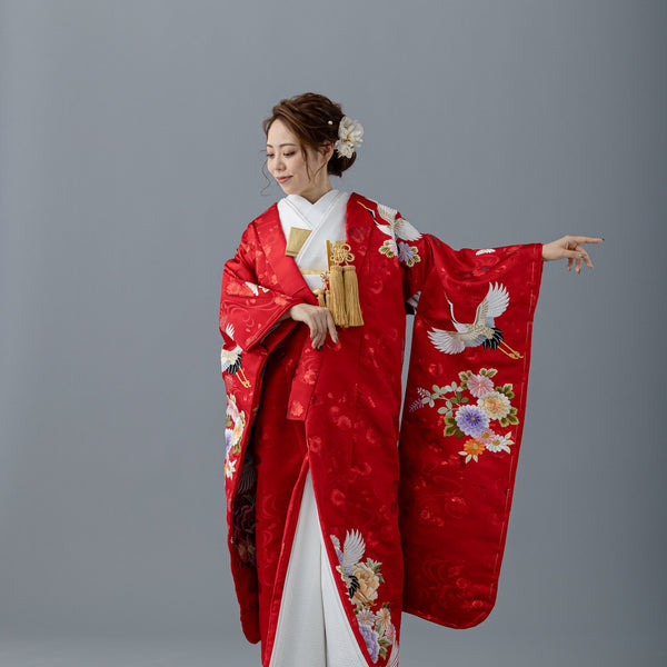502w6〇牡丹 菊 鶴 色打掛 結婚式 ブライダル お色直し〇美品 極上 色打掛 刺繍 飛鶴吉祥花文 金糸 正絹 結婚式 花嫁衣装 神社