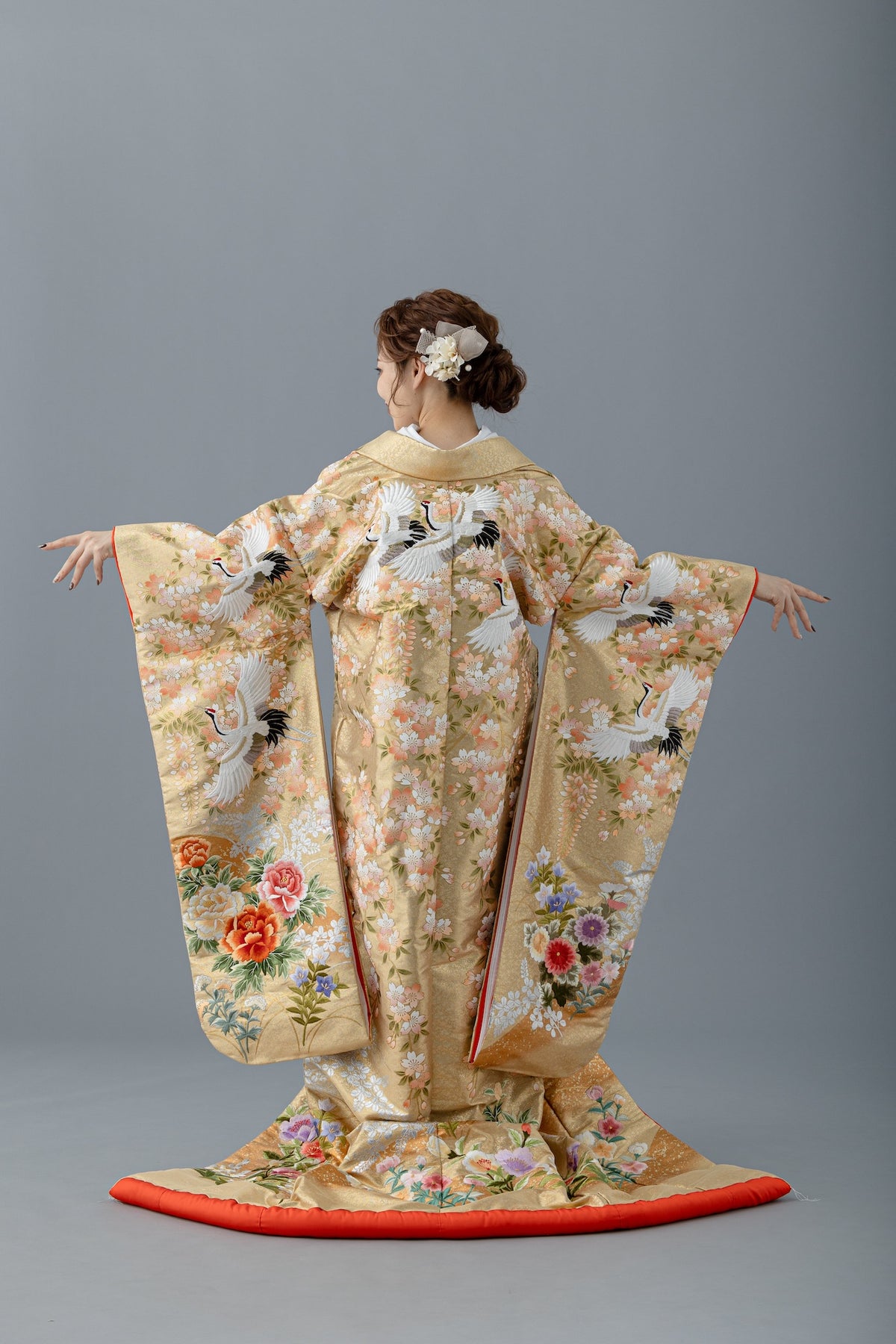 鶴枝垂桜に牡丹｜白無垢・色打掛レンタルなら結婚式着物専門の【THE