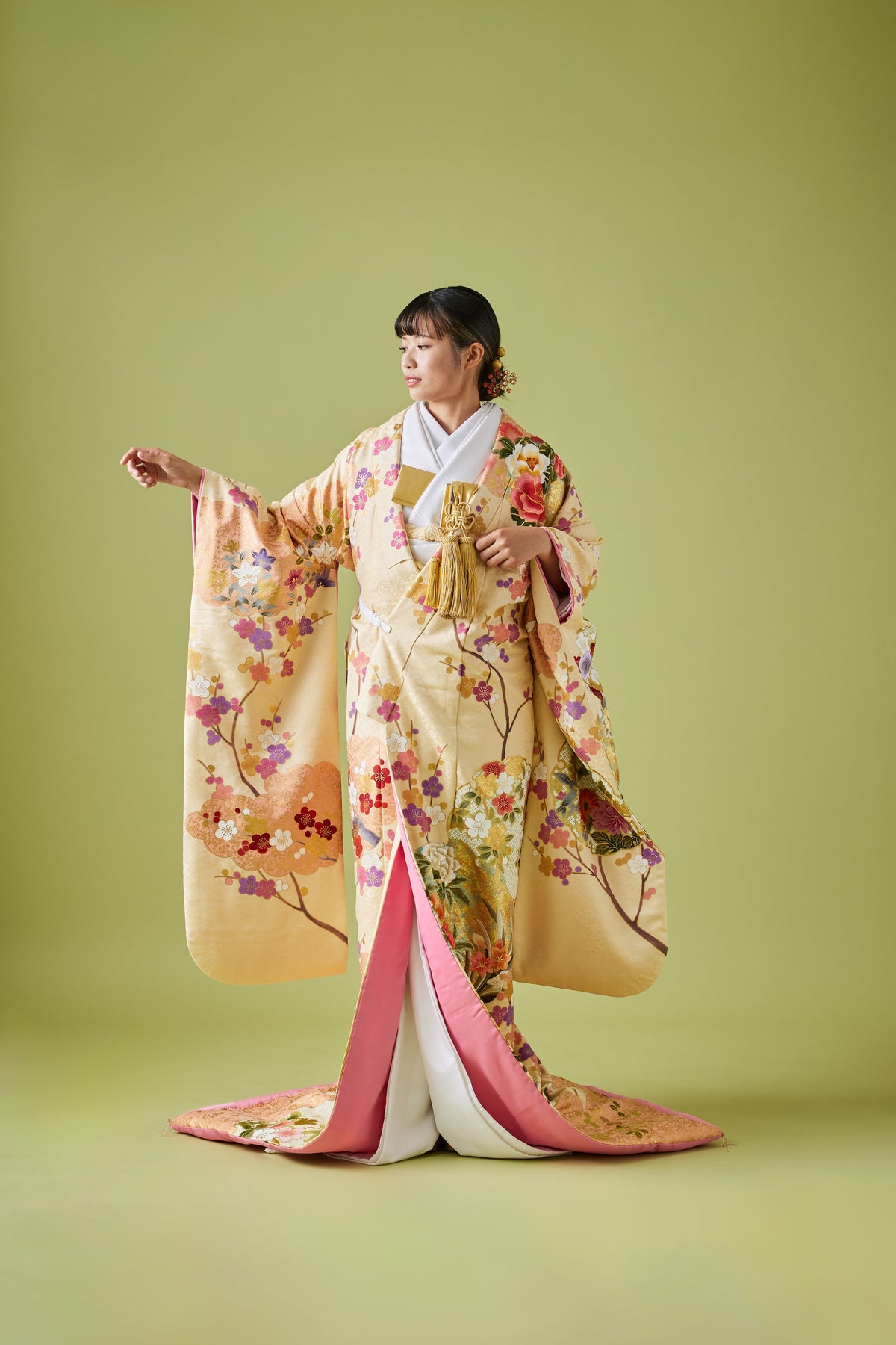 打掛　白無垢　金鶏鳥 白無垢や色打掛の着物を¥209,000で格安レンタルするなら結婚式着物専門