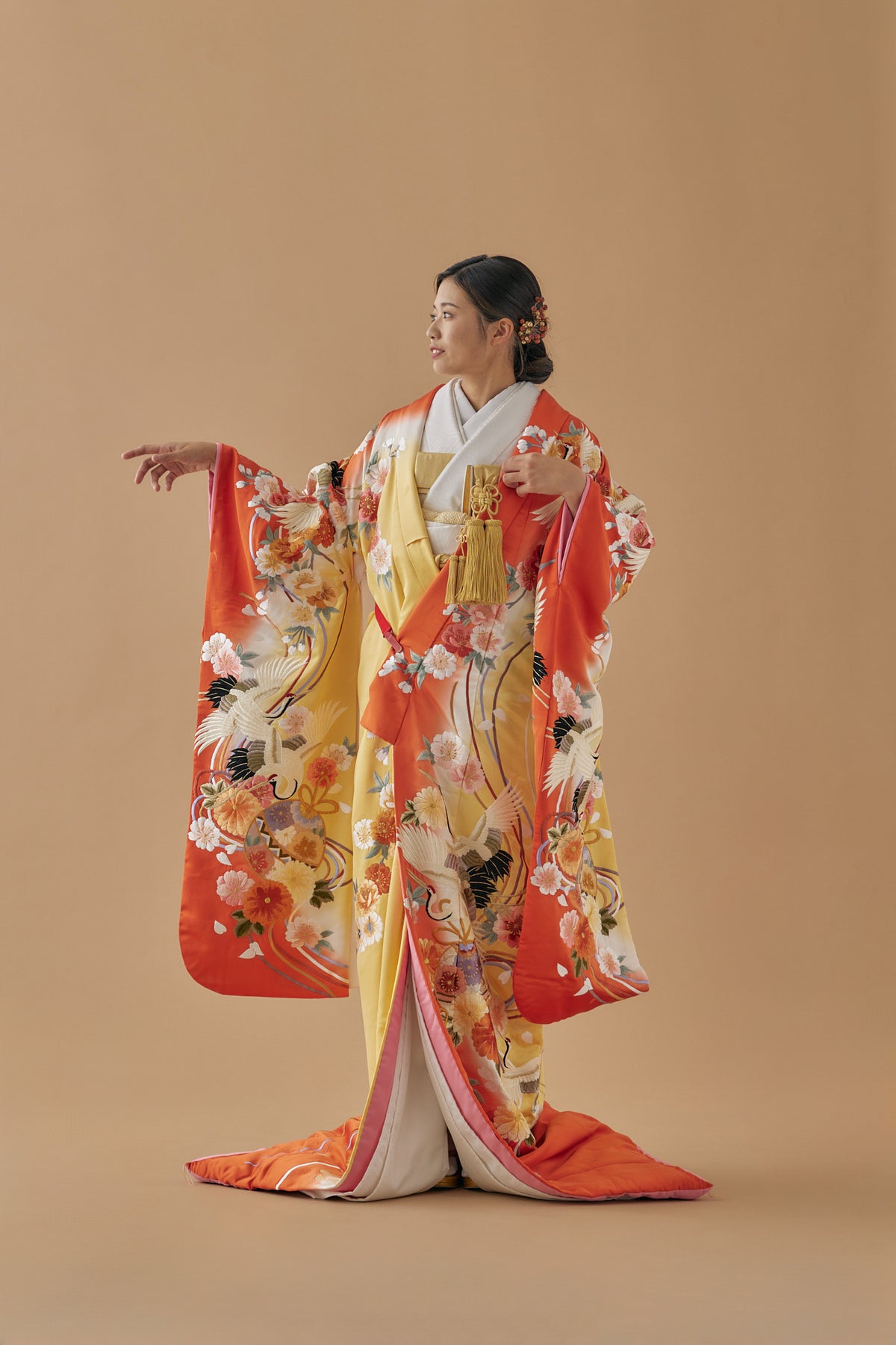 金駒刺繡 正絹 着物“最高の笑顔を寄せ合う芍薬や梅、桜や百合”訪問着 P-13 金駒刺繡 正絹 着物“最高の笑顔を寄せ合う芍薬や梅、桜や