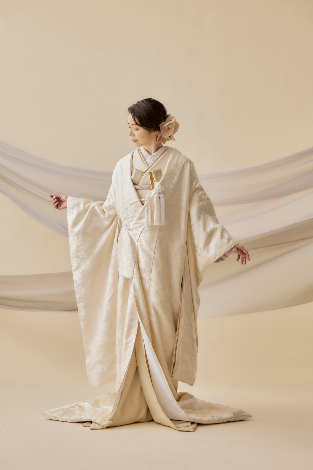 正絹　白無垢　御所車　花車　藤　牡丹　菖蒲 白無垢・源氏車｜白無垢・色打掛レンタルなら結婚式着物専門の