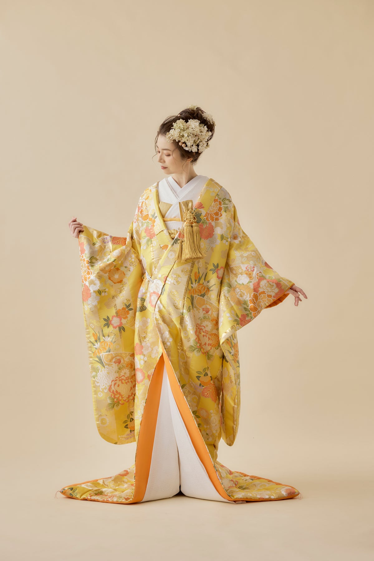 色打掛は結婚式にも着用できる！費用の相場や人気色・お色直しの意味