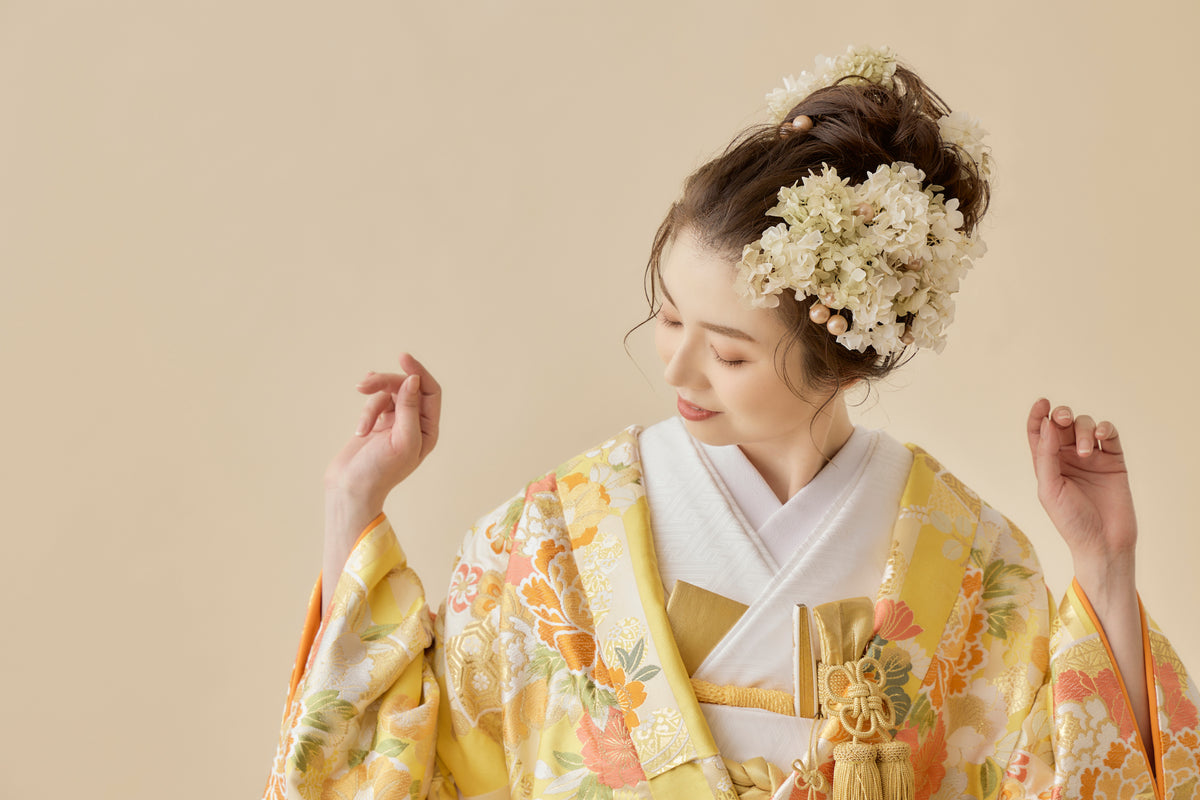色打掛は結婚式にも着用できる！費用の相場や人気色・お色直しの意味