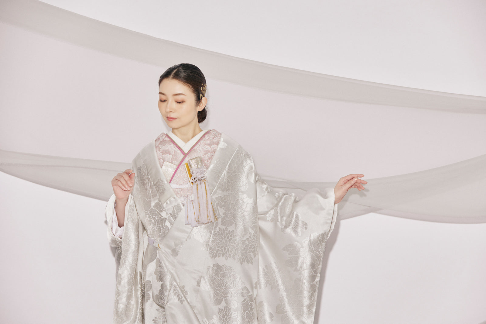 白無垢・芍薬と牡丹｜白無垢・色打掛レンタルなら結婚式着物専門の